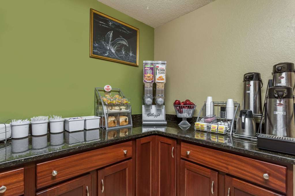 Super 8 By Wyndham East Stroudsburg - Poconos Hotel Facilities photo
