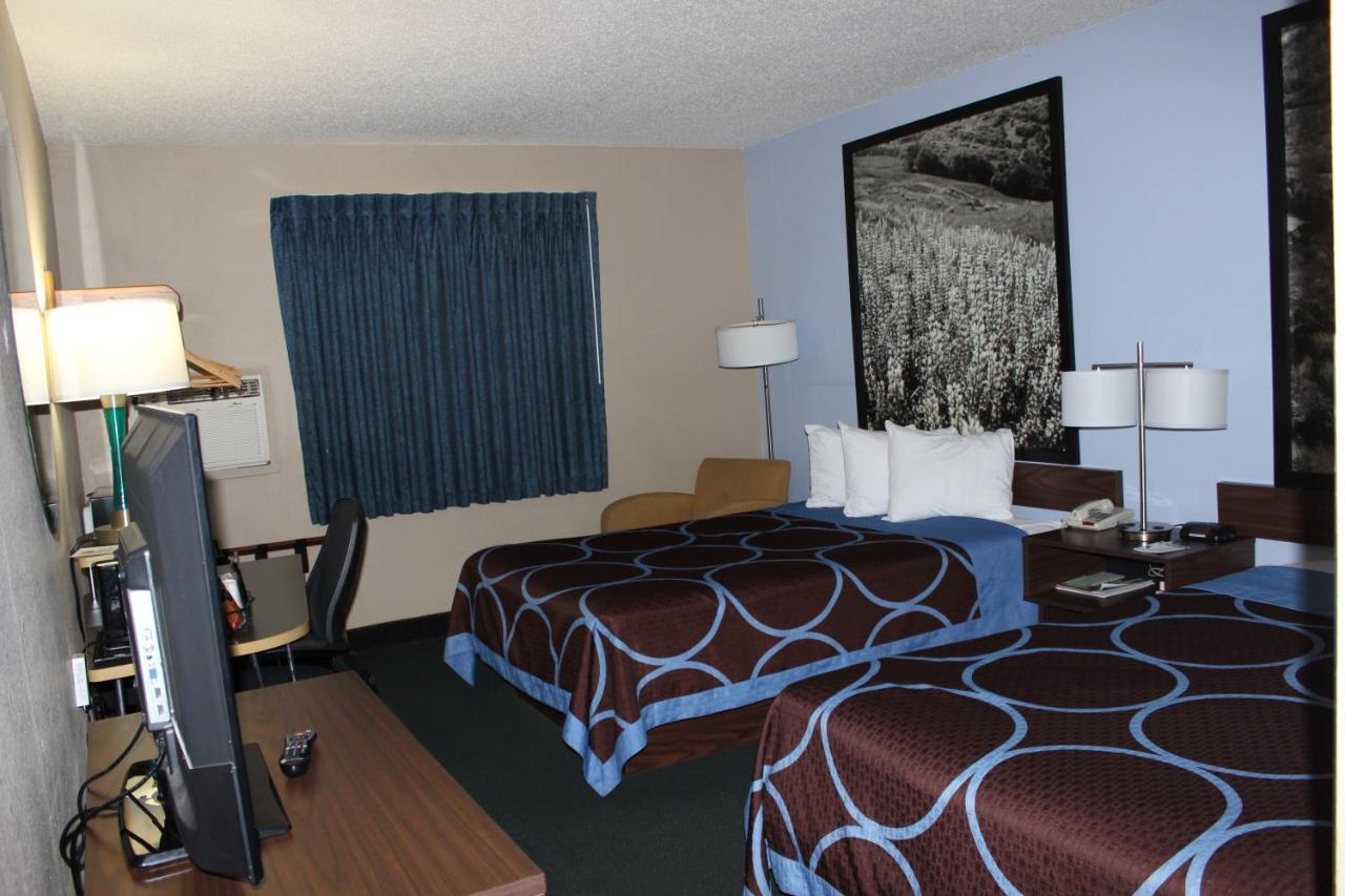 Super 8 By Wyndham East Stroudsburg - Poconos Hotel Exterior photo